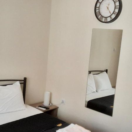 Livia'S Room To Ampelokipi Metro Airport Line Атина Екстериор снимка